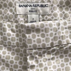Banana Republic size 2, khaki/white ankle pant
